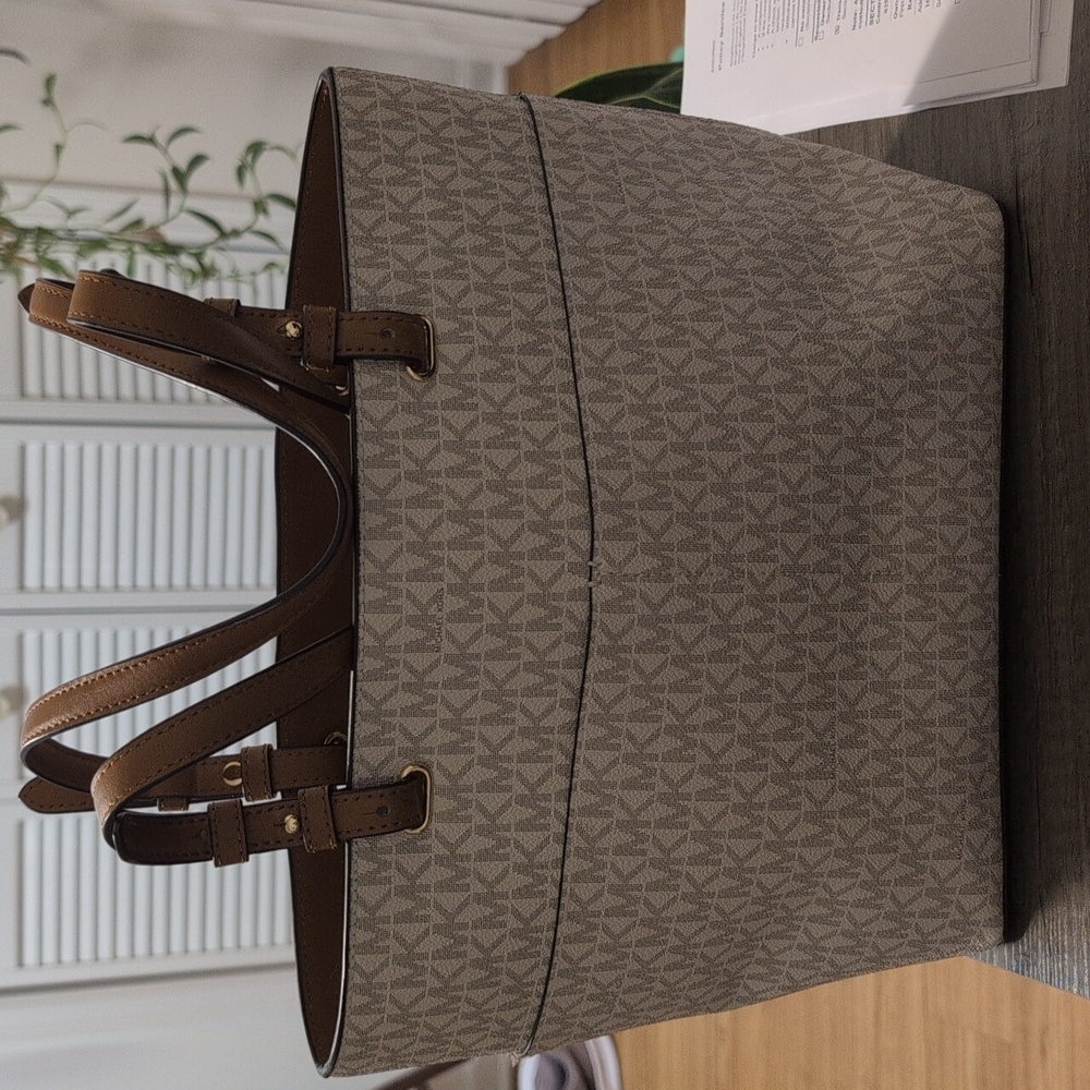 Knock Off Michael Kors Signature Beige and Brown Tote - Picture 2 of 3
